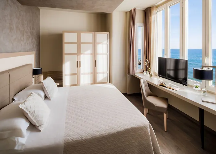 Отель Savoia Алассио